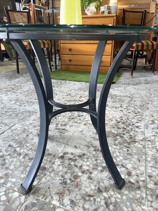 MESA METÁLICA CON CRISTAL