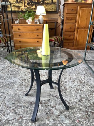 MESA METÁLICA CON CRISTAL