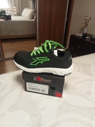 Zapatos de seguridad U-Power negros y verdes talla