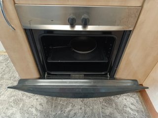 Cocina con horno, vitro, campana, fregadero