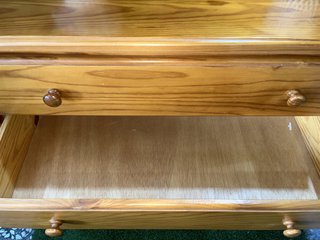 CÓMODA DE MADERA DE PINO