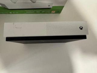 Xbox One S All Digital 1TB + Mando + Caja
