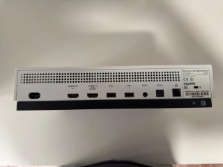 Xbox One S All Digital 1TB + Mando + Caja