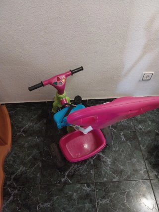 Triciclo y patinete infantiles ymoto.