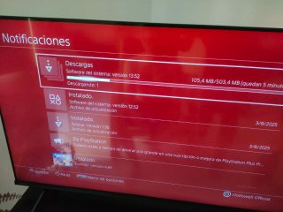 PS4 (PlayStation 4) + 4 Juegos + 2 Mandos