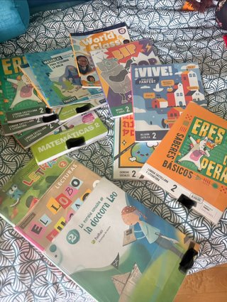 Libros 2º Educación Primaria colegio Pablo VI