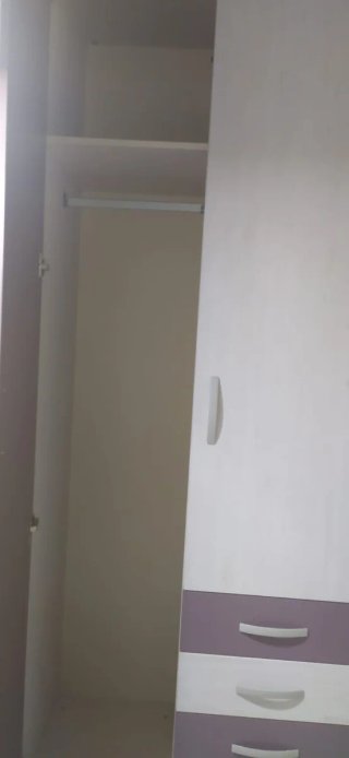 Armario 3 puertas morado y blanco
