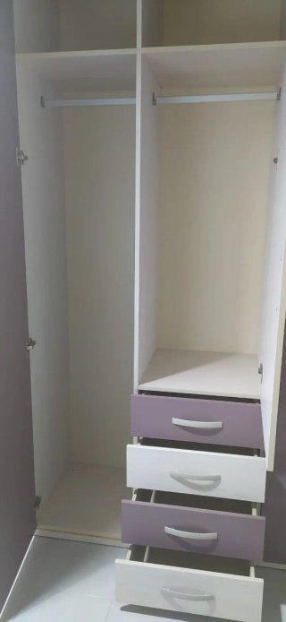 Armario 3 puertas morado y blanco