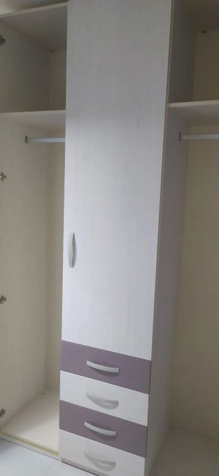 Armario 3 puertas morado y blanco