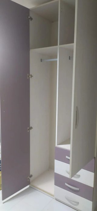 Armario 3 puertas morado y blanco