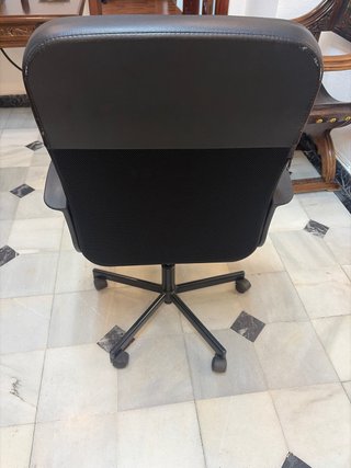 Silla de oficina negra
