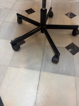 Silla de oficina negra