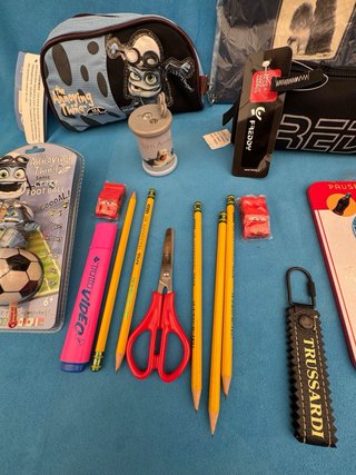 Set scuola con astuccio, matite e forbici