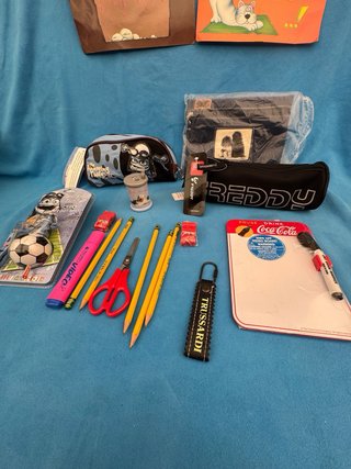 Set scuola con astuccio, matite e forbici