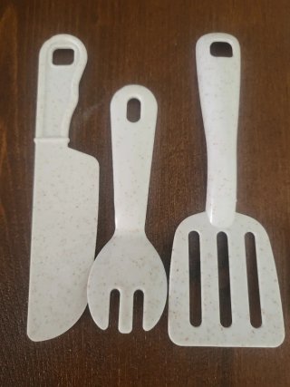 Cocinita turquesa con complementos de cocina