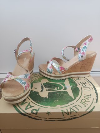 Sandalias PANAMA JACK cuña florales talla 38
