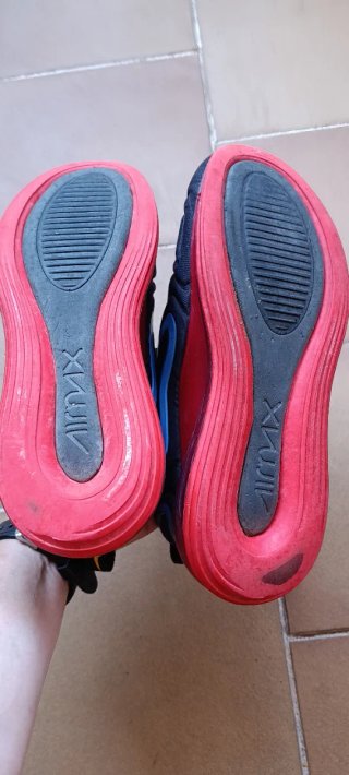 Zapatillas Nike Air Max 720 Negras y Rojas