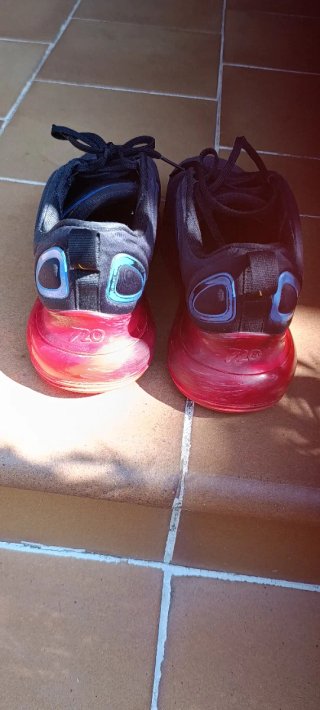 Zapatillas Nike Air Max 720 Negras y Rojas