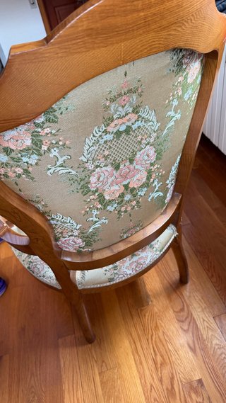Sillón clásico floral beige