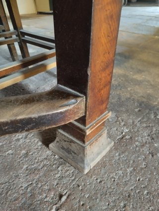 Mesa extensible antigua de madera maciza