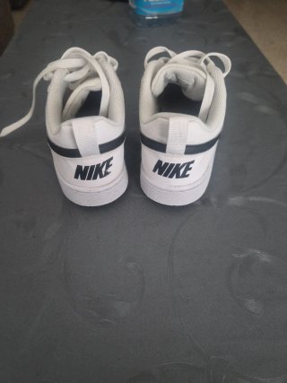 Nike Blancas impecable 39,regalo otro par,aprobe