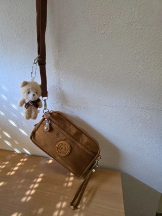 Bolso Bandolera Marrón Camel Gigi Bags + Peluche
