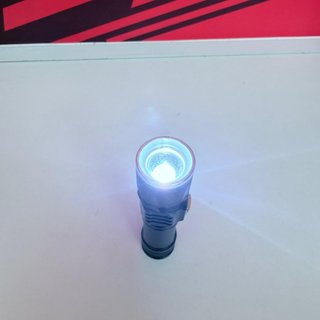 Linterna USB
