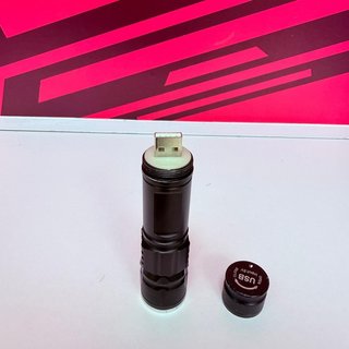 Linterna USB