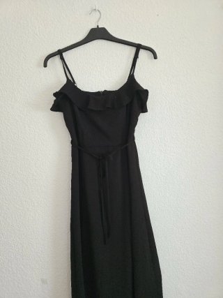Vestido negro largo con abertura
