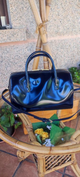 Bolso Bimba y Lola charol azul marino original