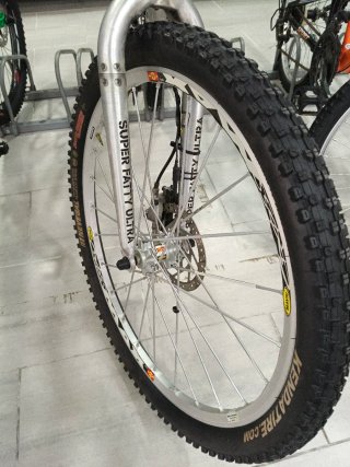 Bicicleta Cannondale F600