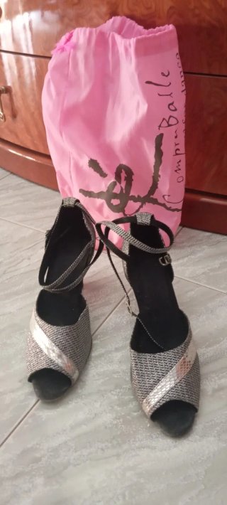 Zapatos de baile plateados