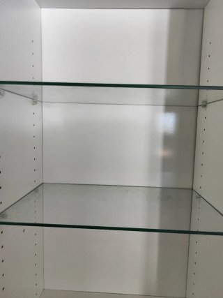 Vitrina con estanterías cristal y cajones