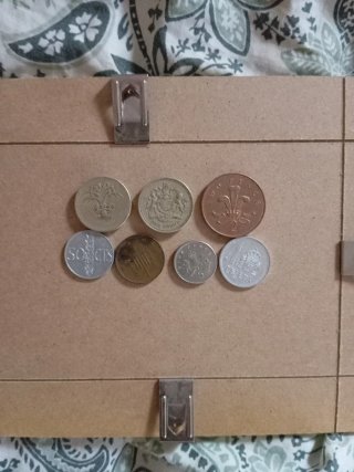 Lote libras esterlinas+ 2 de pesetas