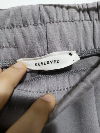 Pantaloni grigi comodi con spacchi