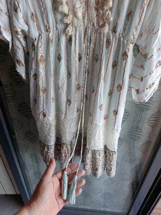 Vestido boho talla única blanco y dorado