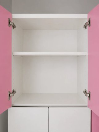Armario y comoda infantil IKEA rosa y blanco