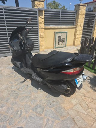 Suzuki Burgman 125cc Maxi Scooter Negra