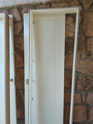Puerta interior blanca