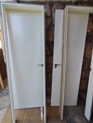 Puerta interior blanca