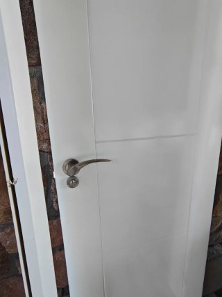 Puerta interior blanca