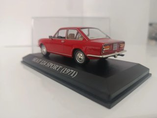 Coche de colección SEAT 124 Sport (1971)