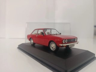 Coche de colección SEAT 124 Sport (1971)