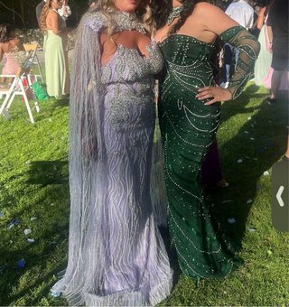 Vestido lila hecho a mano con pedrería