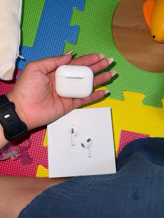 AirPods 3ª Gen Originales, con funda de corazones