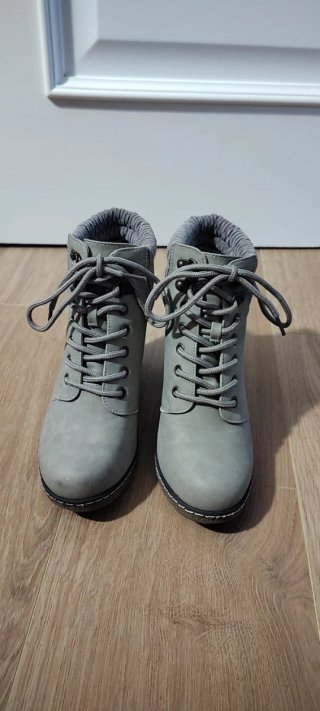 Botines tacón grises