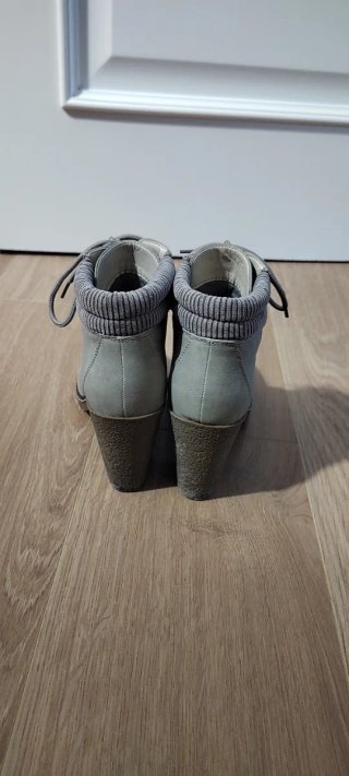 Botines tacón grises