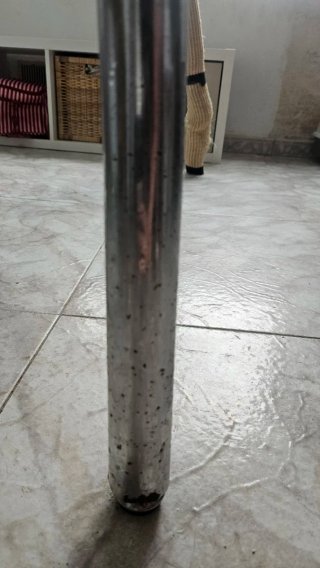 Mesa de cristal y metal