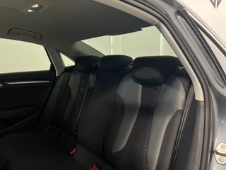 Audi A3 Sedán 1.8 TFSI 180cv S line Quattro S Tron