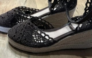 Alpargatas marrones de crochet